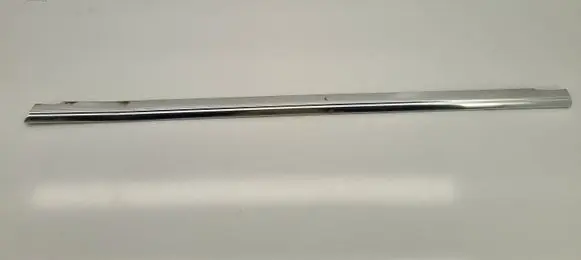 Front door glass trim molding