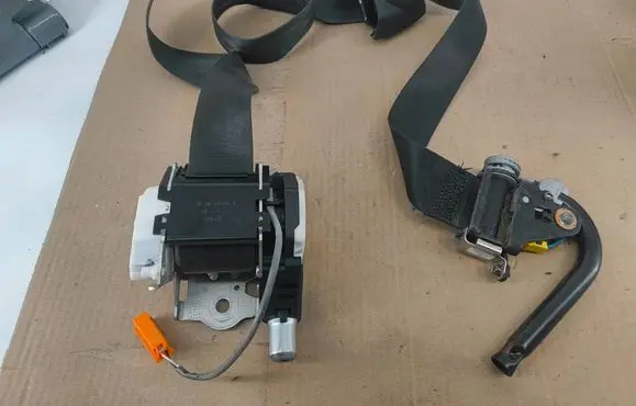 Ford B-MAX Front seatbelt 0589P1000107 071723020 34128822B