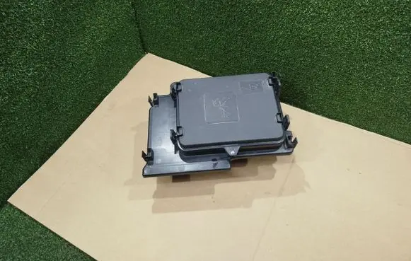 Renault Trafic III (X82) Fuse box cover 284B83175R M0U023541