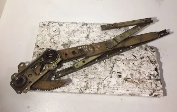Nissan Patrol 260 Front door manual window regulator 