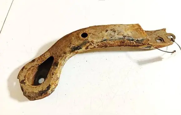 Subaru Outback Bracket in trunk/boot 
