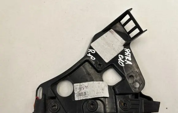 Opel Astra J Front bumper mounting bracket