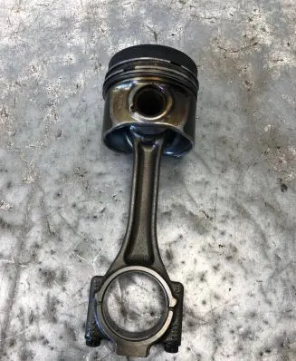 Volkswagen Polo V 6R Piston with connecting rod