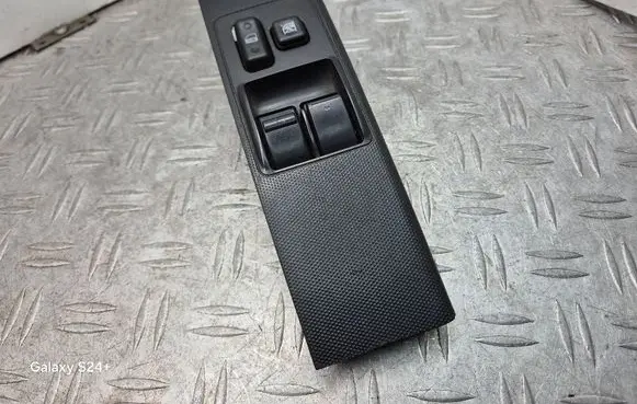 Toyota Corolla Verso AR10 Electric window control switch 848200F04000 54355669A 743230F020