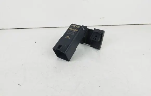 Volkswagen Caddy Glow plug pre-heat relay 038907281D 5222032 0522120504