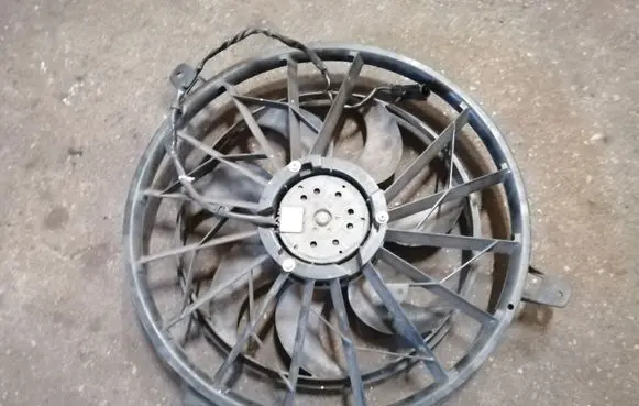Jeep Cherokee Electric radiator cooling fan 52079528