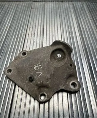 BMW 5 E60 E61 Engine mounting bracket 6776669 24168110