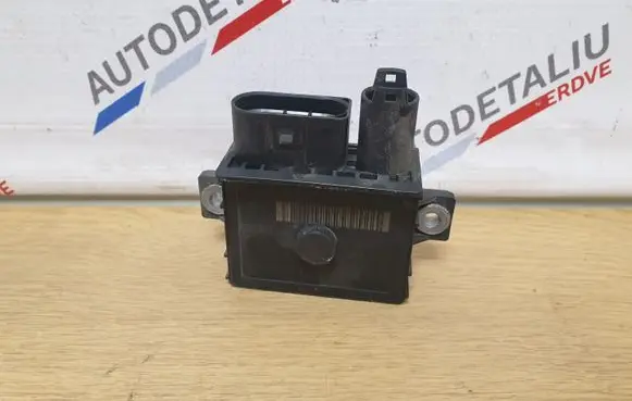 BMW 3 E92 E93 Glow plug pre-heat relay 7798000 0522120102