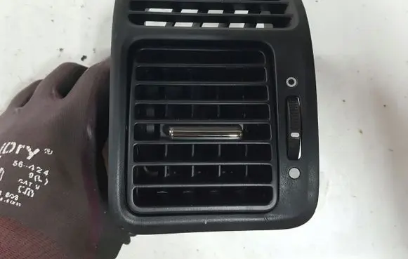 Honda CR-V Dashboard side air vent grill/cover trim