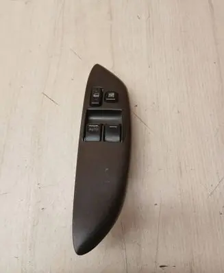 Toyota Yaris Electric window control switch 0114P23