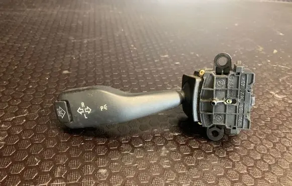 BMW 3 E46 Indicator stalk 8363668K 0110401025