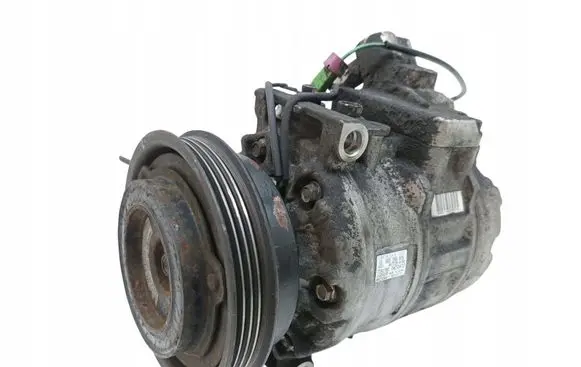 Volkswagen PASSAT B5.5 Air conditioning (A/C) compressor (pump) 8D0260808