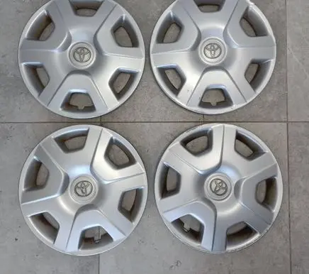 Toyota Yaris R15 wheel hub/cap/trim 426020D090