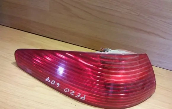 Peugeot 607 Rear/tail lights