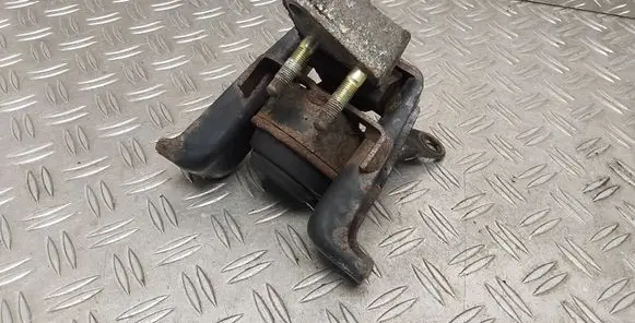 Engine mount bracket