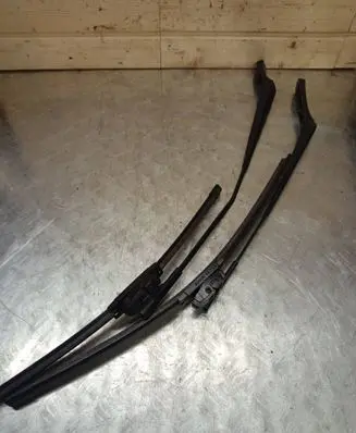Volkswagen Golf V Windshield/front glass wiper blade
