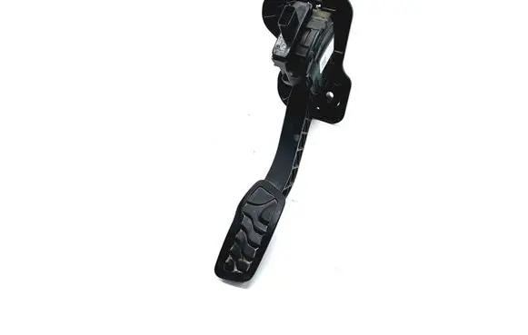 Accelerator throttle pedal