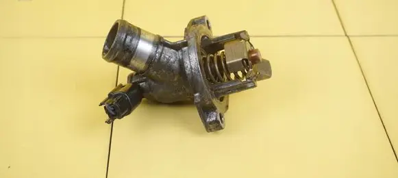 Opel Corsa E Thermostat/thermostat housing 12635761 B10XFT