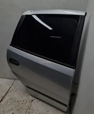 Nissan Almera Tino Rear door