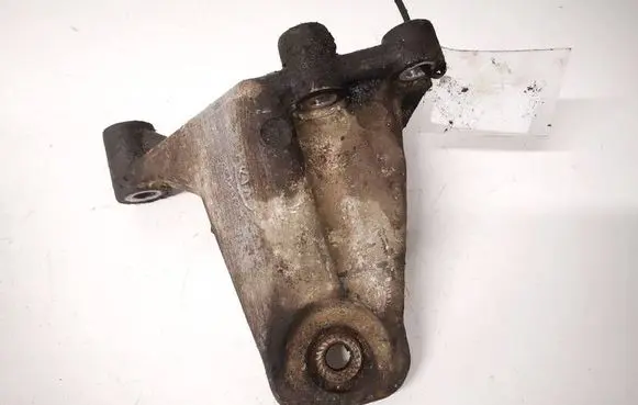 KIA Sorento Engine mounting bracket 
