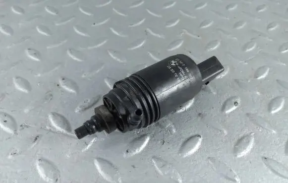 BMW 1 E81 E87 Windscreen/windshield washer pump 7199567 37127199567