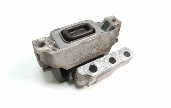 Mitsubishi Outlander Engine mount bracket