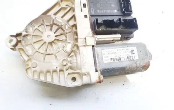 Seat Toledo III (5P) Front door window regulator motor 5p0837401m 1t0959701f