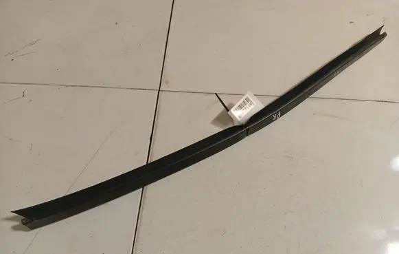 Ford Mondeo MK IV Front door glass trim molding 