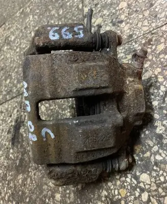 Mercedes-Benz C W203 Front brake caliper