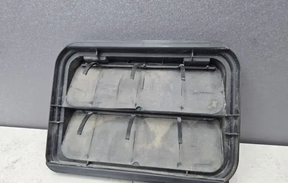 Dacia Sandero III Quarter panel pressure vent 7700838358