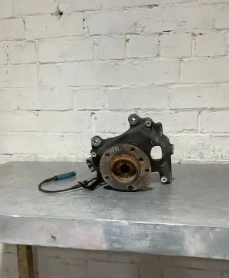 BMW 5 E60 E61 Front wheel hub spindle knuckle 6760953
