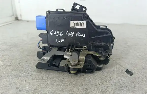 Volkswagen Golf Plus Front door lock 3D1837015