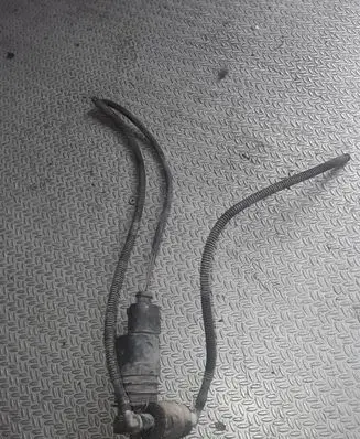 Volkswagen PASSAT B5.5 Windscreen/windshield washer pump 1J0973722