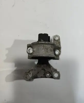 Honda CR-V Engine mount bracket 52SWY
