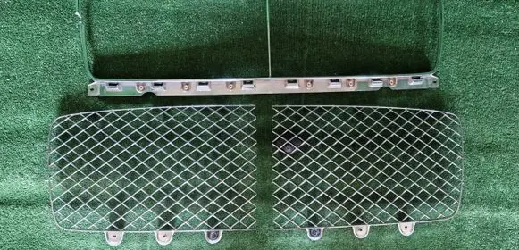 Bentley Continental Front bumper upper radiator grill 3SD853667A
