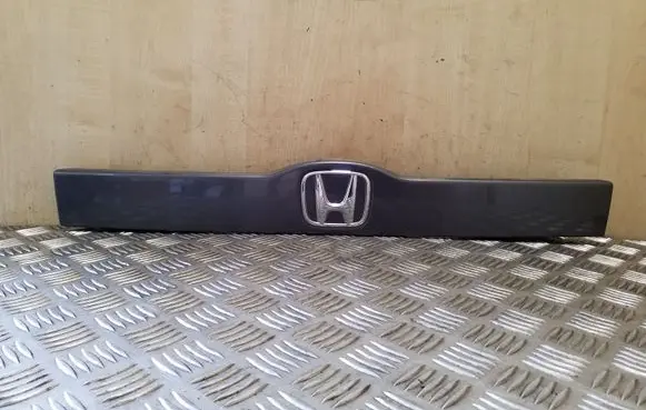 Trunk door license plate light bar