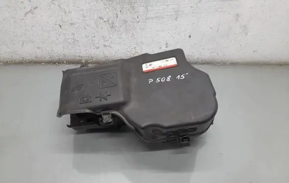 Peugeot 508 Fuse box cover