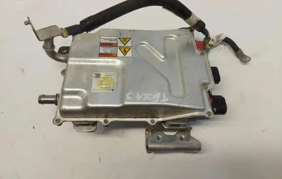 Tesla Model S Voltage converter/converter module 1028664-00-e