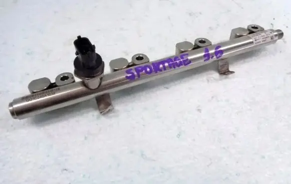 KIA Sportage Fuel injector supply line/pipe 