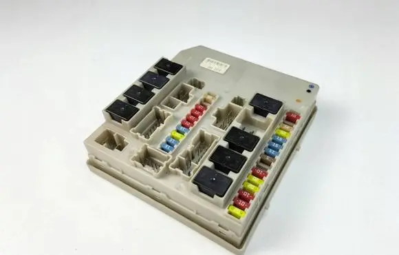 Renault Clio III Fuse box set 356231F