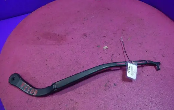 BMW 3 E90 E91 Front wiper blade arm 6161711822007