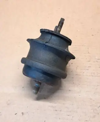 Infiniti FX Engine mount bracket