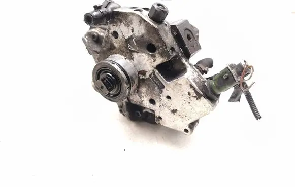 Volvo XC90 Fuel injection high pressure pump 30756125 0445010111