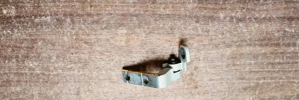Volvo V40 Front door lower hinge 