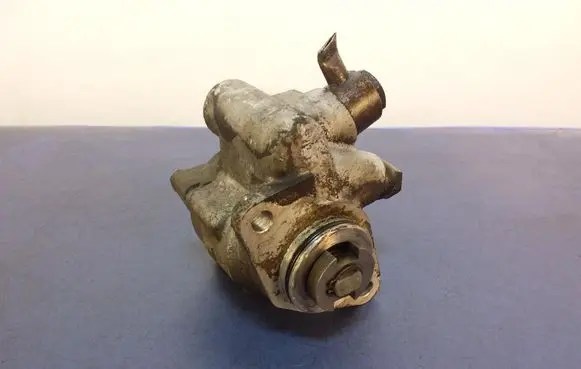 Renault Master II Power steering pump 7700300535