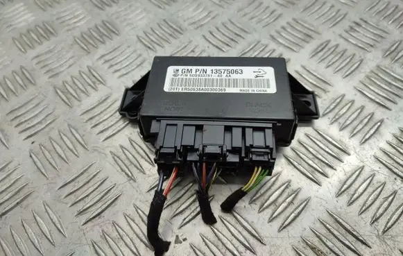 Opel Insignia A Seat control module 13575063