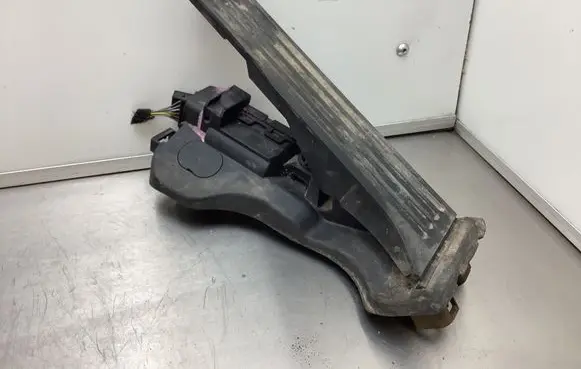 Audi A3 S3 8P Accelerator throttle pedal 1K1721503F 6PV00860000 1T051403