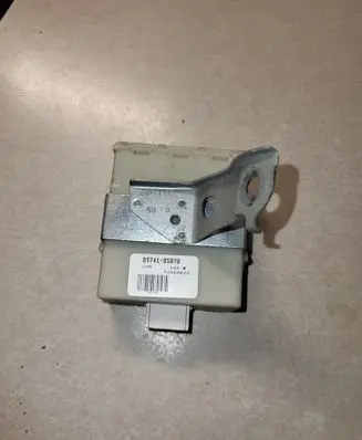 Toyota Avensis T250 Door control unit/module 8974105070 73668012
