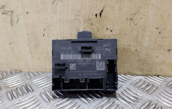 Volkswagen PASSAT B8 Door control unit/module 5Q0959393D 5Q0959393B