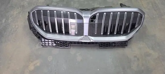 BMW 5 G60 G61 Radiator trim 5A09B52 5A017A9